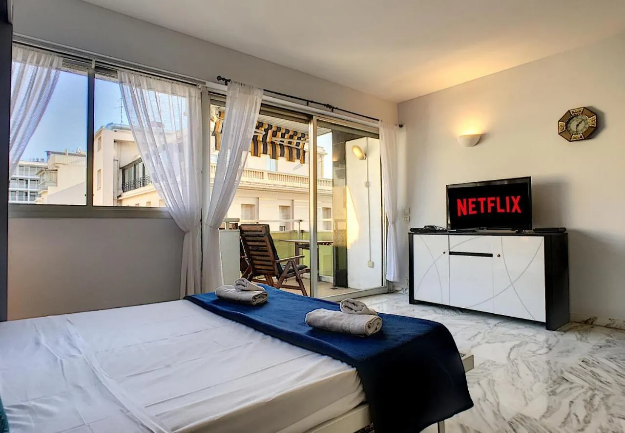 Nestor&Jeeves - Studio Royal Luxembourg - Central - Swimming Pool On Roof Nice 0*,  France